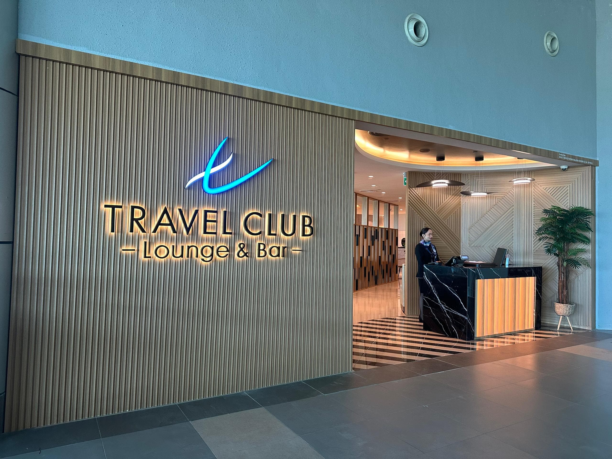 Travel Club Lounge and Bar